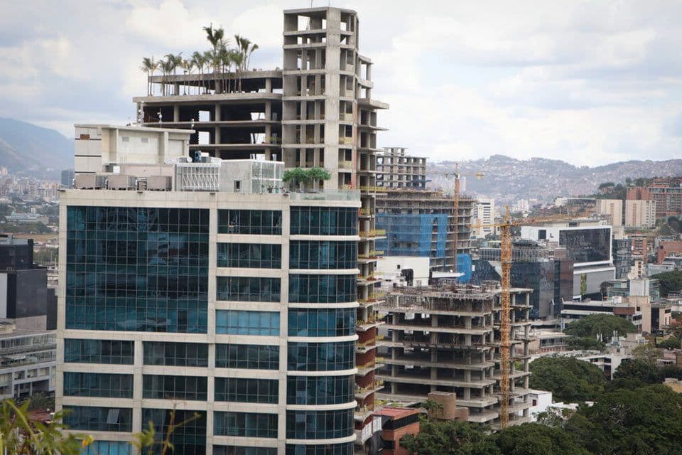 El Mercado Inmobiliario en Venezuela: Entre el Estancamiento Legal y la Urgencia de una Reforma